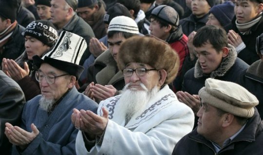 Qırğızıstan müsəlmanları Fransa mallarını boykot edir