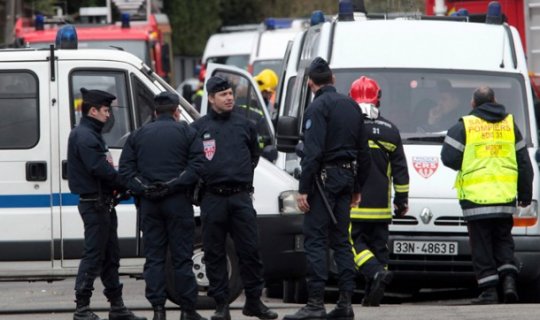 Parisdə polis terror aktında şübhəli bilinənin şəxsiyyət vəsiqəsini tapıb