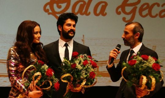 Burak Özçivit və Fahriye Evcen Bakıda qala gecəsində