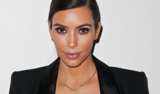 Kim Kardaşyan bu geyimi ilə hər kəsi heyrətləndirdi