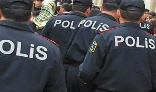 Bakıda polis bıçaqlandı