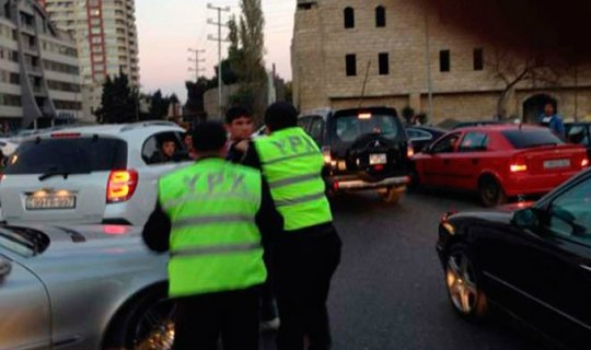 Bakıda 5 yol polisi sürücünü döyüb