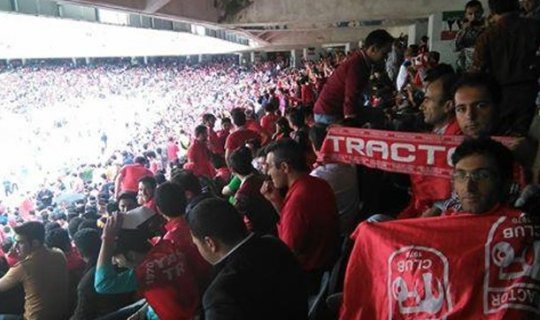 Tehran stadionunda: