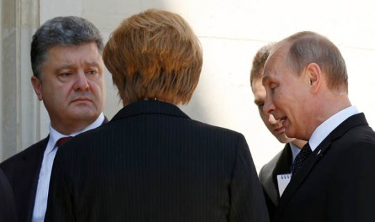 Merkel Putinlə danışdıqlarını Poroşenkoya çatdırdı