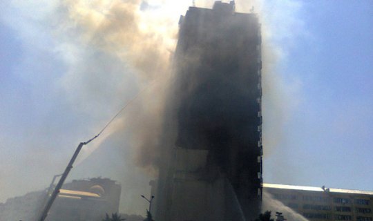 Yanan binada ölənlərin sayı 10-a çatdı, 41 nəfər isə xəsarət alıb