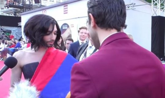 Konçita erməni bayrağını özünə yaraşdırmadı