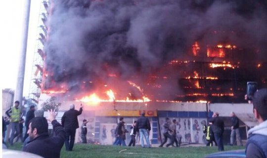 “Nargilə” kafesinin yaxınlığında yanan binanın sakinlərinə də pul ayrıldı