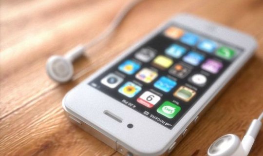 Apple-ın yeni proqramı iPhone-da batareyanı məhv edir