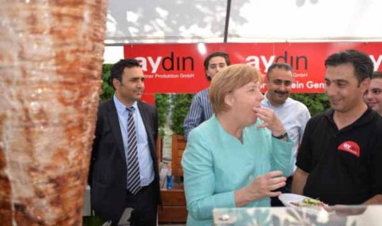 Merkel özünə dönər kəsdi