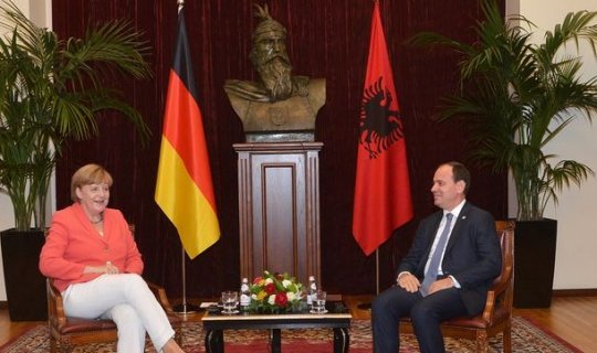 Merkel: “Xristian olmayan ölkələr Avropa İttifaqına qoşula bilər”