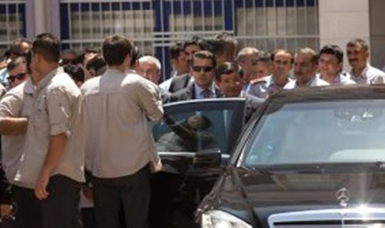 Baş nazirin konvoyunda qəza: yaralılar var