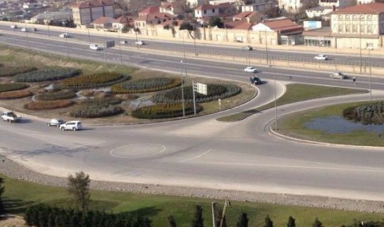 Bakıda yol polisi sürücüyə uduzdu