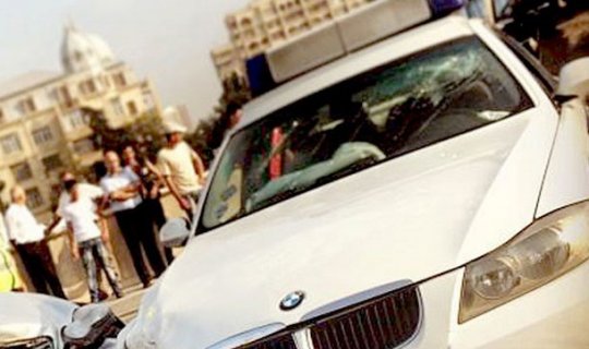 Bakıda “QAZ 24” yol polisinin maşınını vurdu