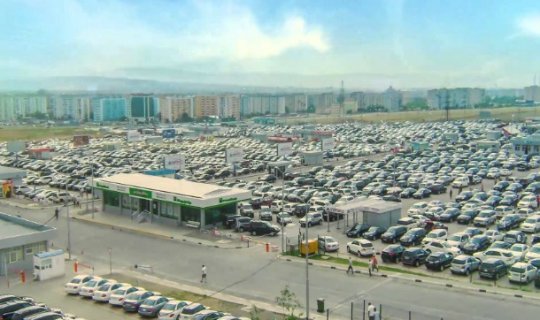 Azərbaycan avtomobil idxalını 2 dəfə azaldıb