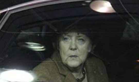 Merkel İstanbulda tıxaca düşdü