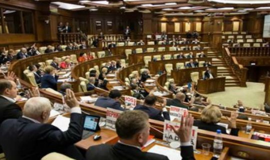 Moldova parlamenti baş naziri istefaya göndərdi