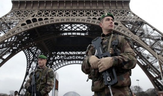 Paris terroru ilə bağlı iki qardaş saxlanıldı