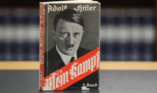 Adolf Hitlerin kitabı satışa çıxarıldı
