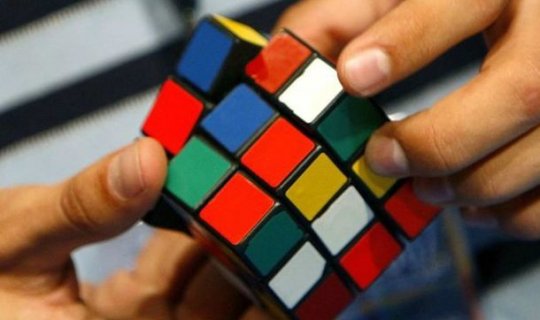 Rubik kubunu 0,8 saniyəyə yığdılar