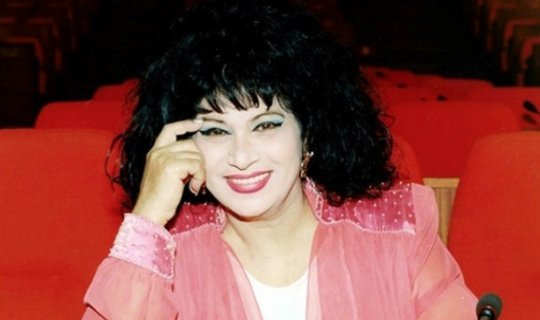 Zeynəb Xanlarova tanınmış musiqiçini ansamblına götürdü