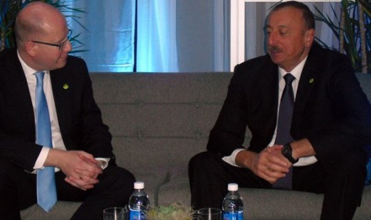 Prezident İlham Əliyev Çexiyanın Baş naziri ilə görüşüb
