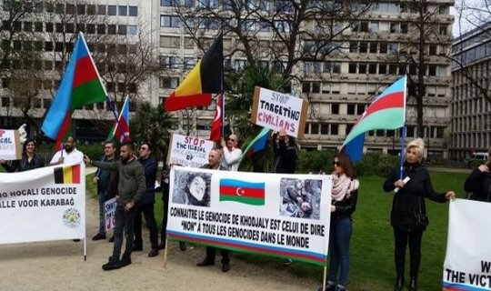 Brüsseldə azərbaycanlılar Ermənistan səfirliyi önündə aksiya keçiriblər
