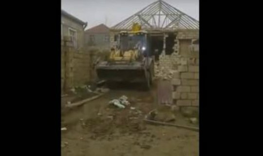Sabunçu İcra Hakimiyyəti cəbhədə döyüşən tank komandirinin evini sökdürdü