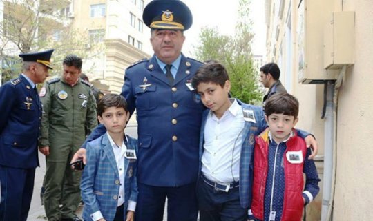 Şəhid pilotun övladları təhsil haqqından azad edildi