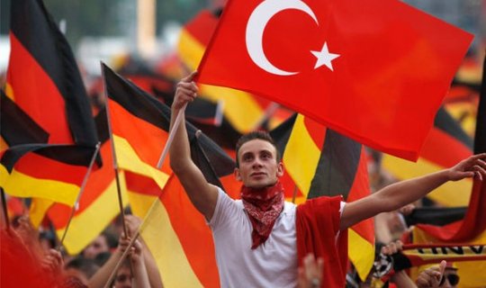 Avropa qapılarını Türkiyənin üzünə açdı