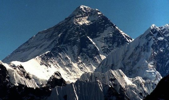 Everesti fəth edən alpinistlər zirvədən enərkən dünyalarını dəyişiblər