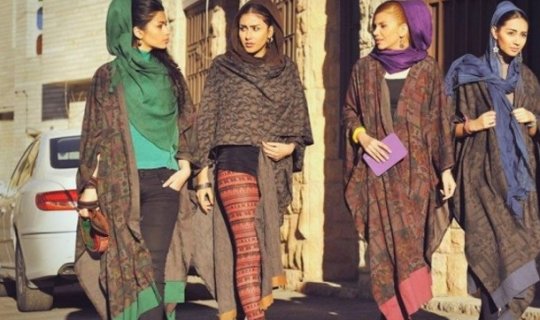 İran qadınları başlarını qırxdırır və kişi paltarı geyinirlər