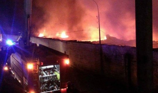 Maşın bazarında 60-dan artıq mağaza tamamilə yanıb