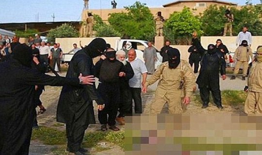 Dəhşətli kadrlar: İŞİD 7 üzvünü qaynar suda bişirdi