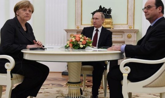 Putin, Merkel və Olland Ukraynanı müzakirə etdilər