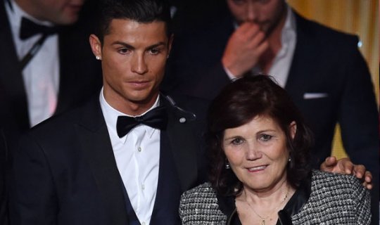 Ronaldonun anası oğlunu incitdiklər üçün fransızlara hirslənib