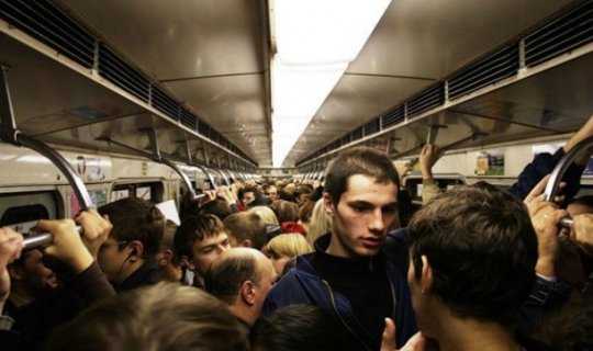 Bakı metrosunda qatar tüstüləndi
