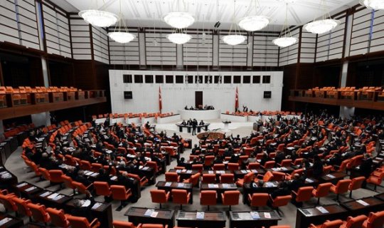 Türkiyə parlamentinə ikinci bomba atıldı