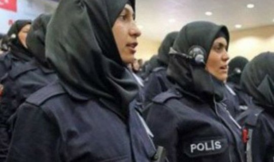 Türkiyədə qadın polislərin hicab geyinməsinə icazə verilib