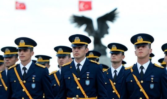 Türkiyədə 820 hərbçi ordu sıralarından xaric edildi