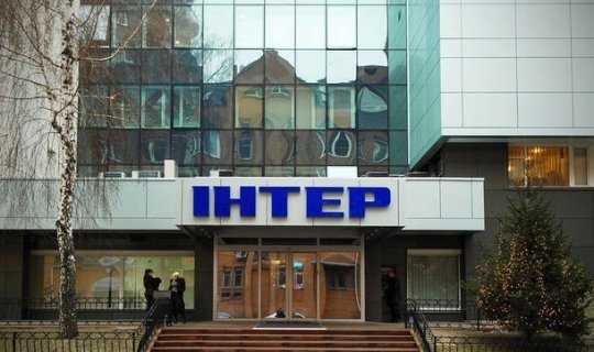 Kiyevdə “İnter” telekanalının binası yanır