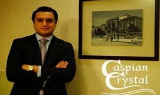 Eldar Mahmudovun oğlu polisə irad tutdu: “Məni niyə saxlamısan?”