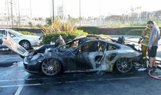 Bakıda “Porsche” yandı