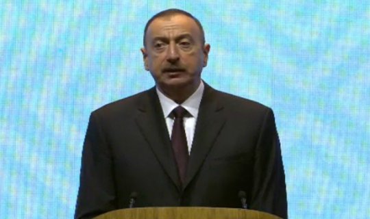 Prezident “ADEX 2016” beynəlxalq müdafiə sərgisini ziyarət etdi