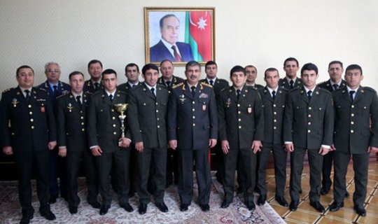 Zakir Həsənov DÇ-da medal qazanan güləşçilərlə görüşüb