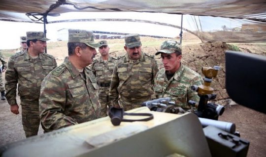 Zakir Həsənov artilleriyaçıların döyüş hazırlığını yoxladı