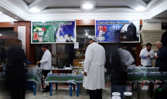 Bakıda yarmarkada arıçılarla nazirlik arasında mübahisəsi yaranıb