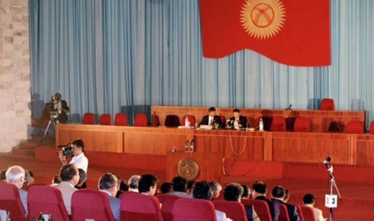 Qırğızıstan parlamentində biabırçılıq