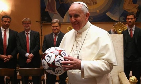 Roma Papası almaniyalı futbolçularla görüşüb