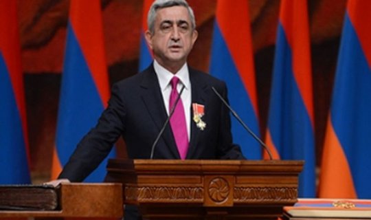 Ermənistan prezidentinin and içdiyi “İncil” Azərbaycandan aparılıb