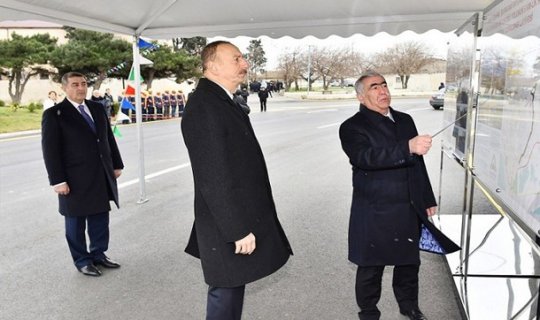 Prezident yol açılışında